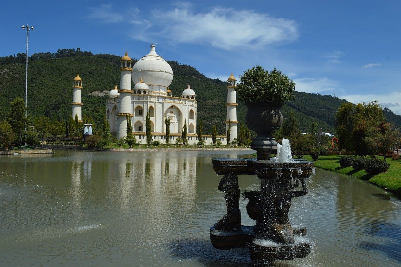 A building in Oficina Bogotá Fundación Parque Jaime Duque in Usaquen Bogota.