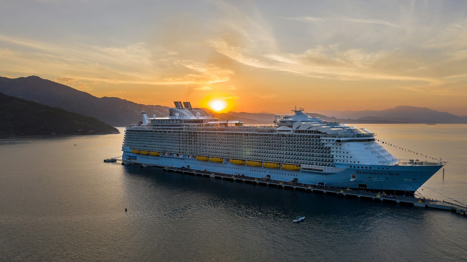 An image of the cruise ship Symphony of the Seas.