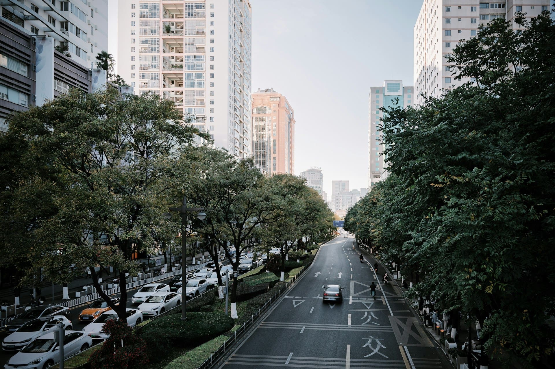 An image of a street in Kunming, China.