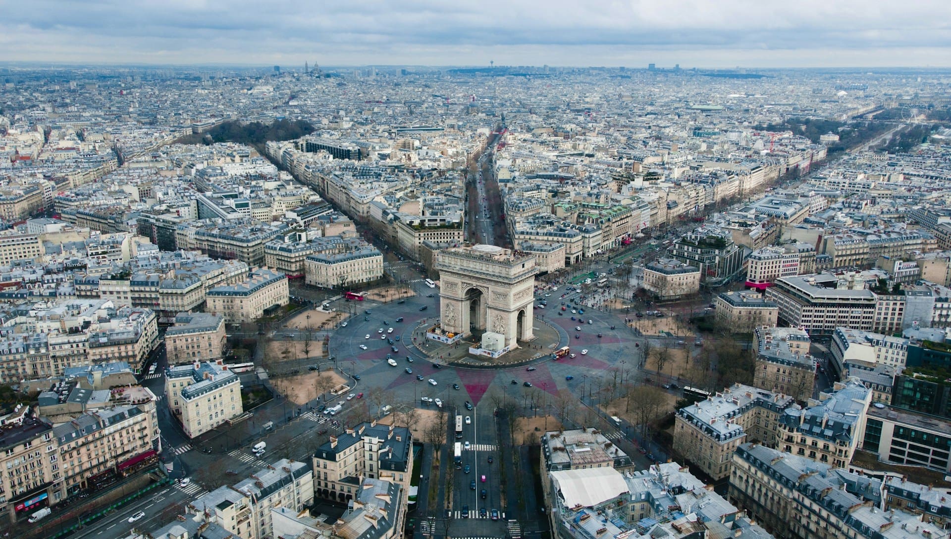 An image of the Arc de Triomphe in Paris from above.