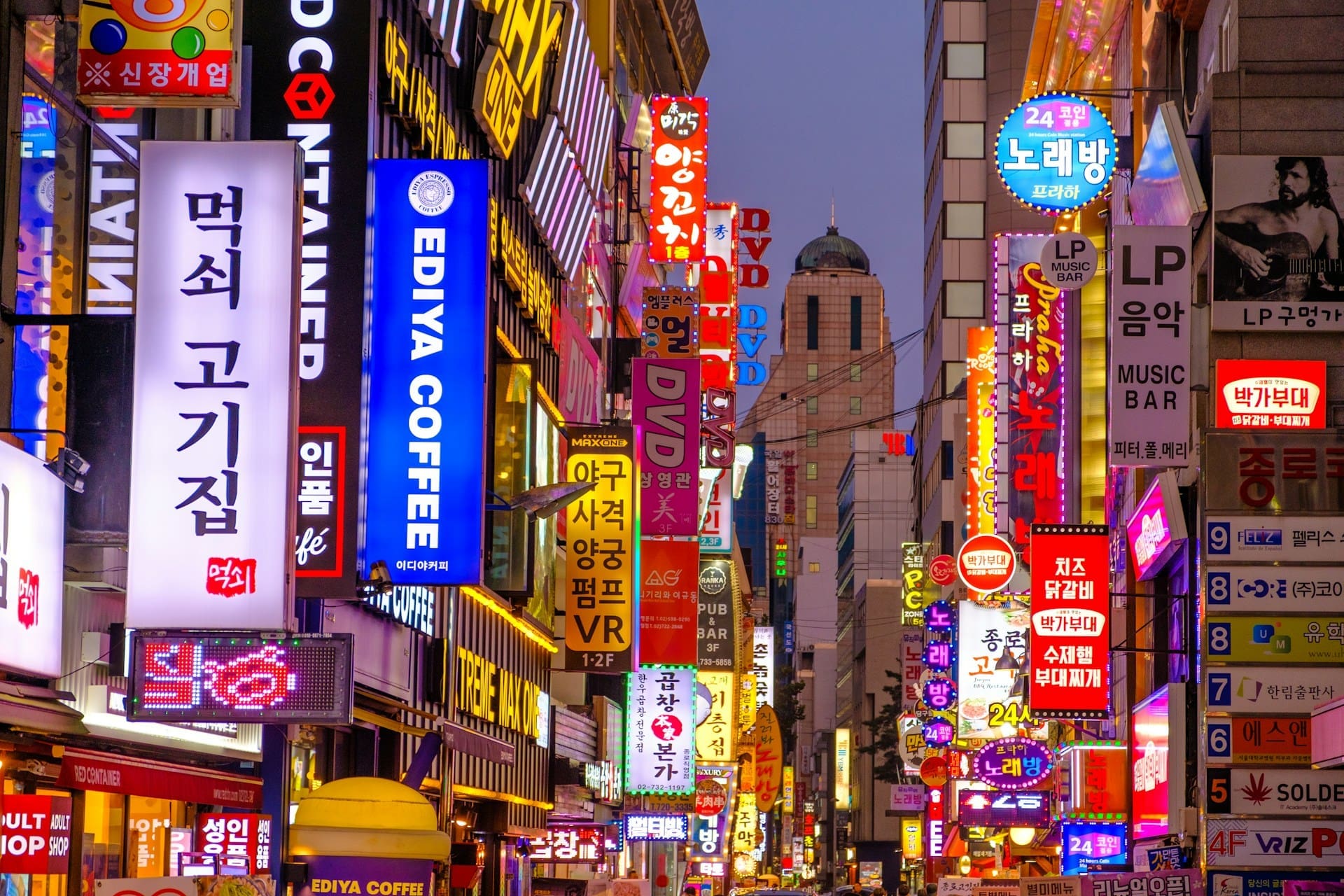 An image of a street in Seoul, South Korea.